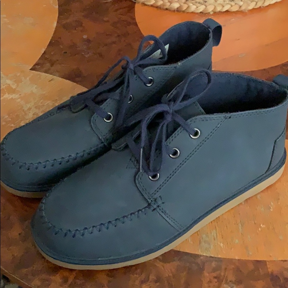 Boys size 6 Toms Navy Blue Boots